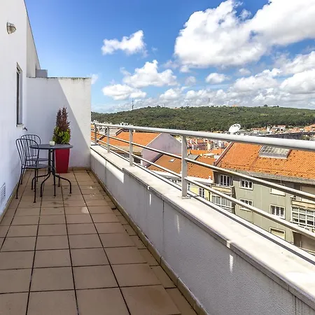 Charming And Cozy In Campolide Lissabon